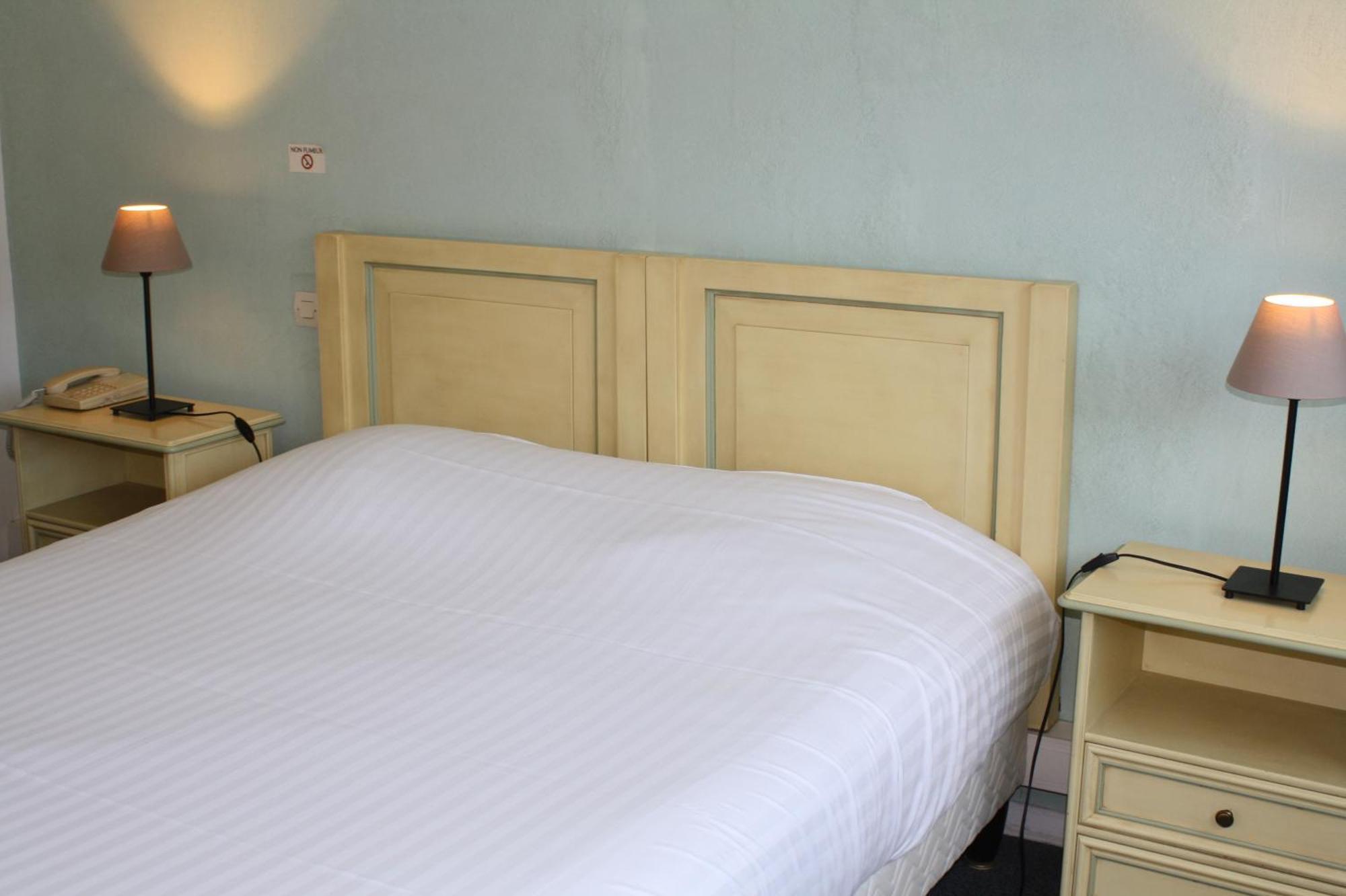 Logis Hotel Du Midi Salon-de-Provence Kültér fotó