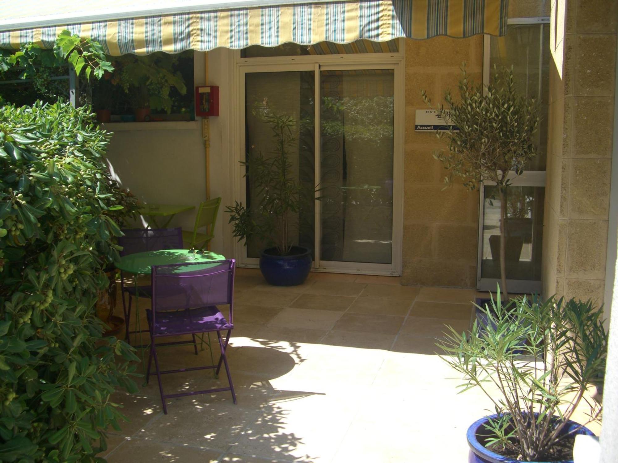 Logis Hotel Du Midi Salon-de-Provence Kültér fotó